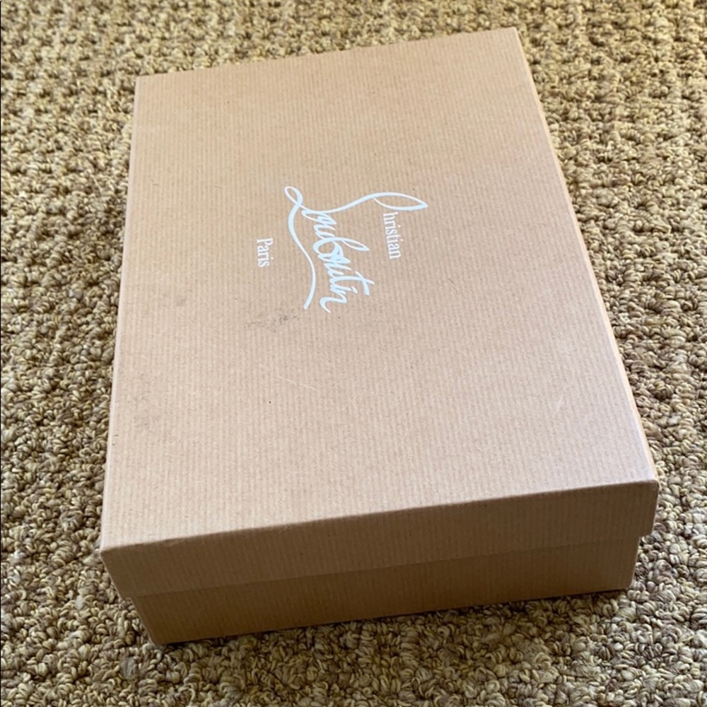 Louboutin clutch box